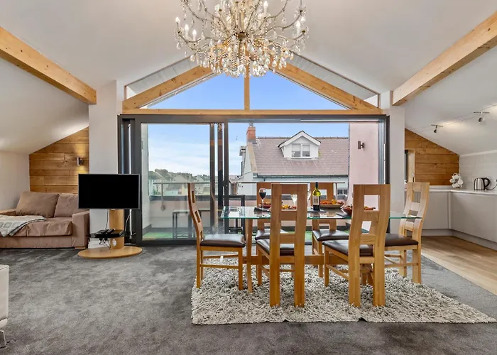 Billycan Penthouse - Tenby Town Centre
