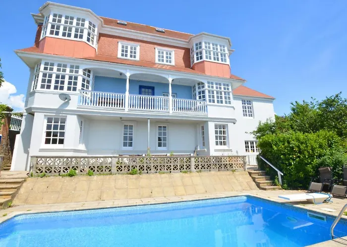 Modern Apartment In Tenby With Swimming Pool