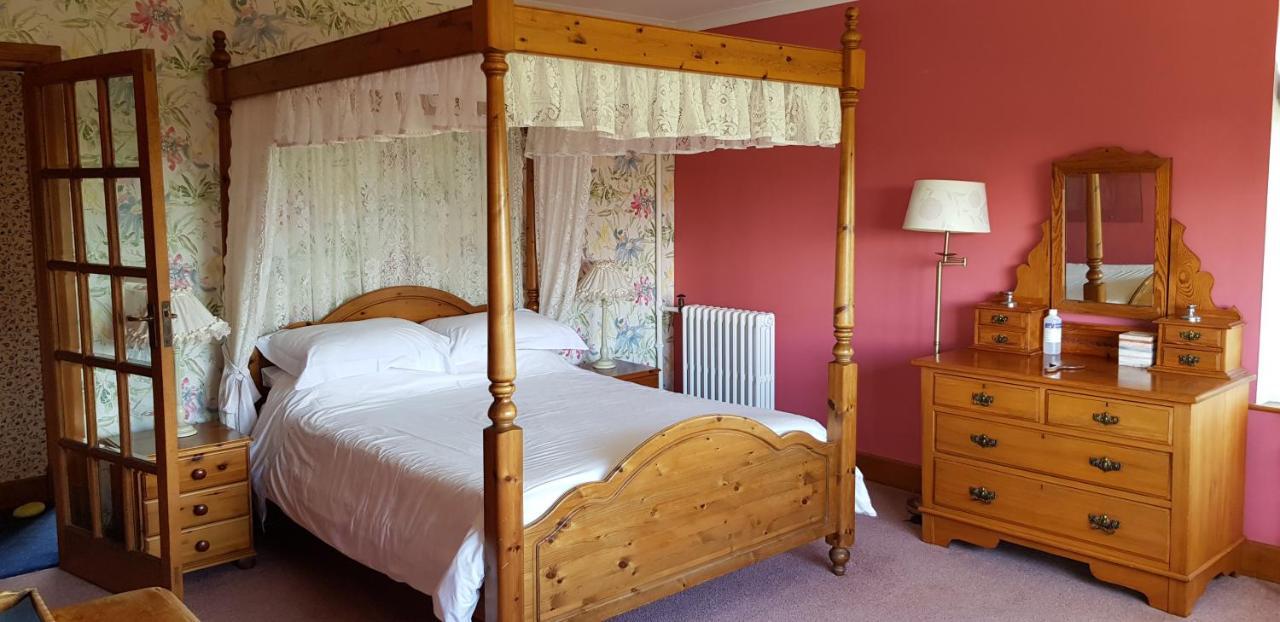 Bed & Breakfast Wychwood House Penally