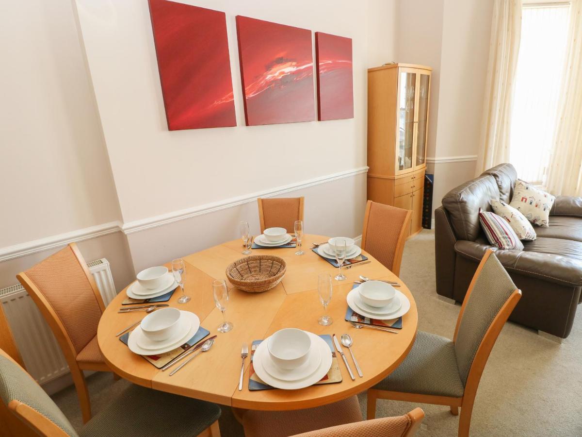 Apartment 6 South Court Tenby