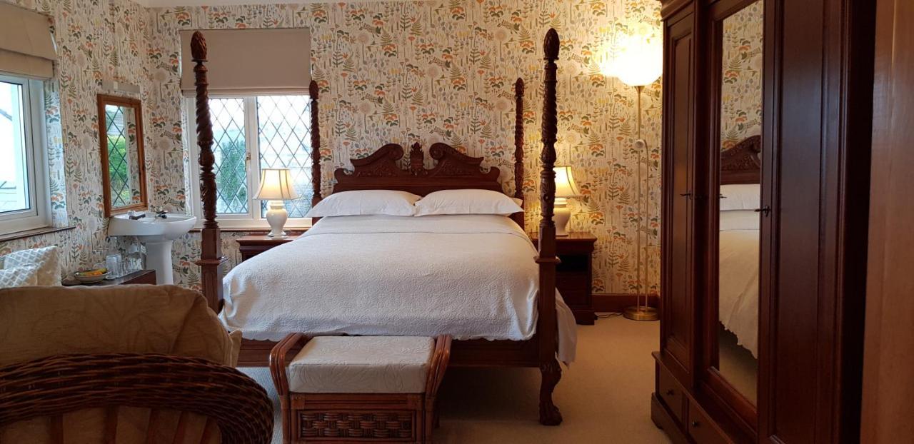 Bed & Breakfast Wychwood House Penally