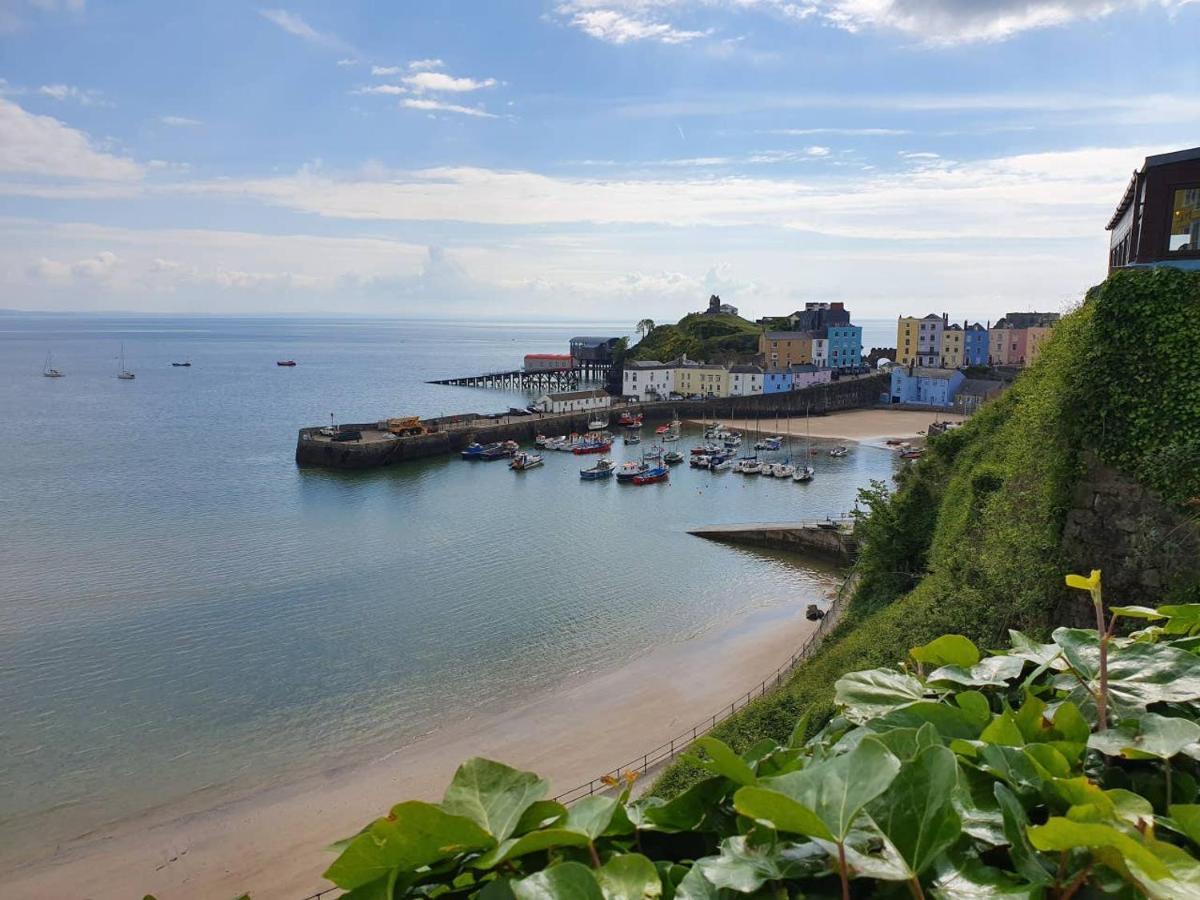 Stylish Flat In & Free Parking Apartment Tenby