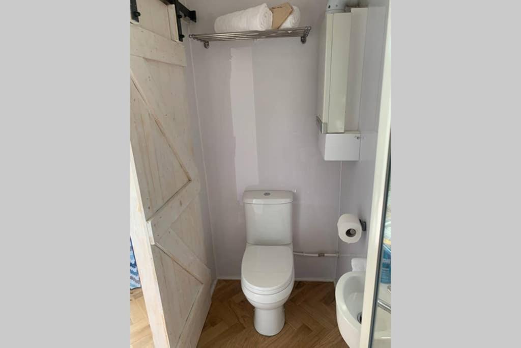 Apartment Apple Tree Hut Tenby