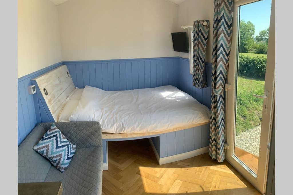 Apple Tree Hut