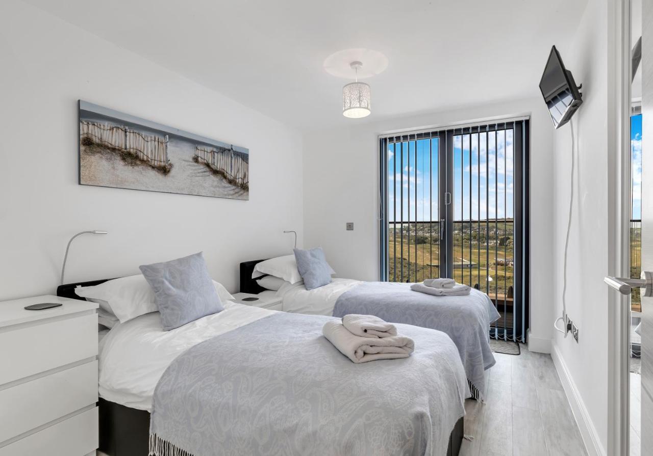 11 Waterstone House * Tenby