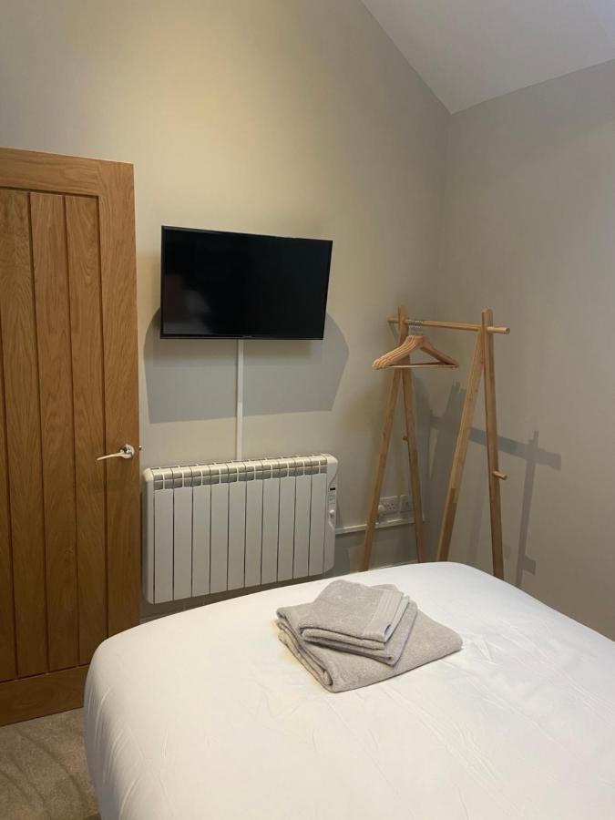 Stylish Apartment, Great Location, Parking *