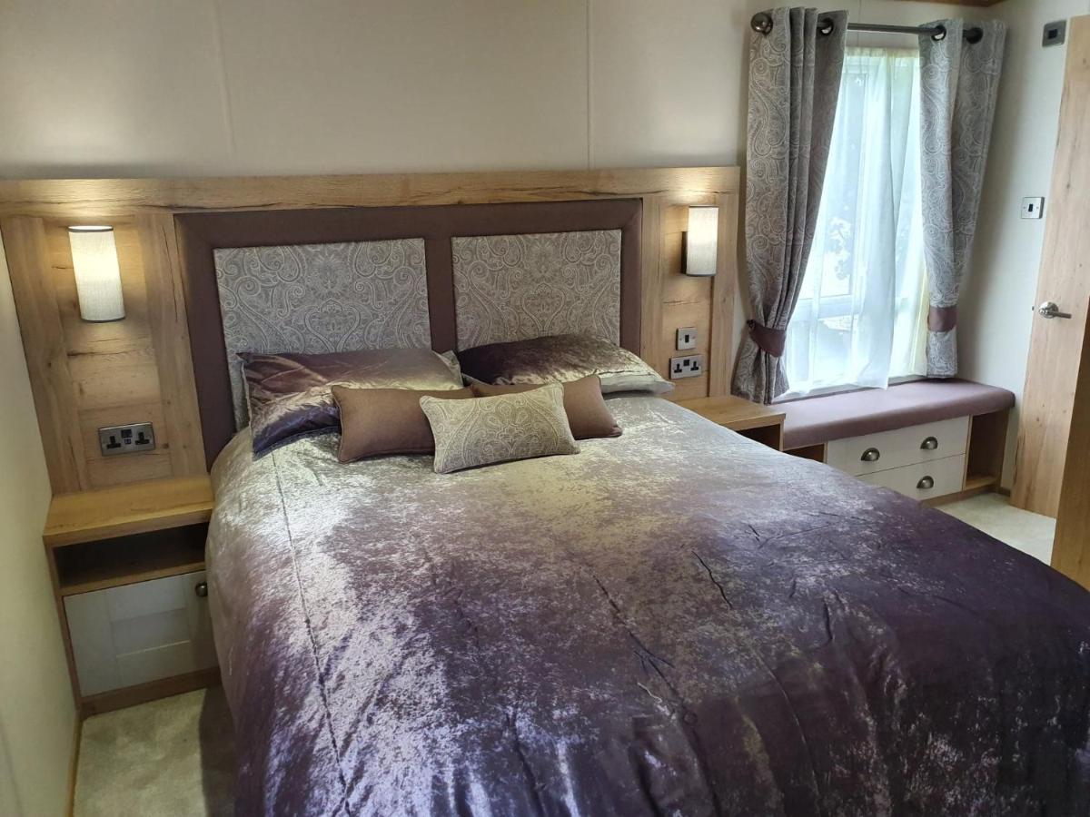 Platinum Static Caravan Hire Kiln Park Holiday home