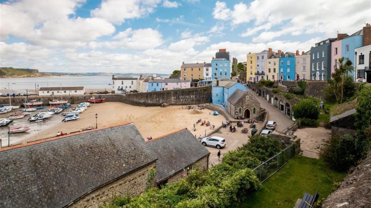 Royal Victoria Crt 6 * Tenby