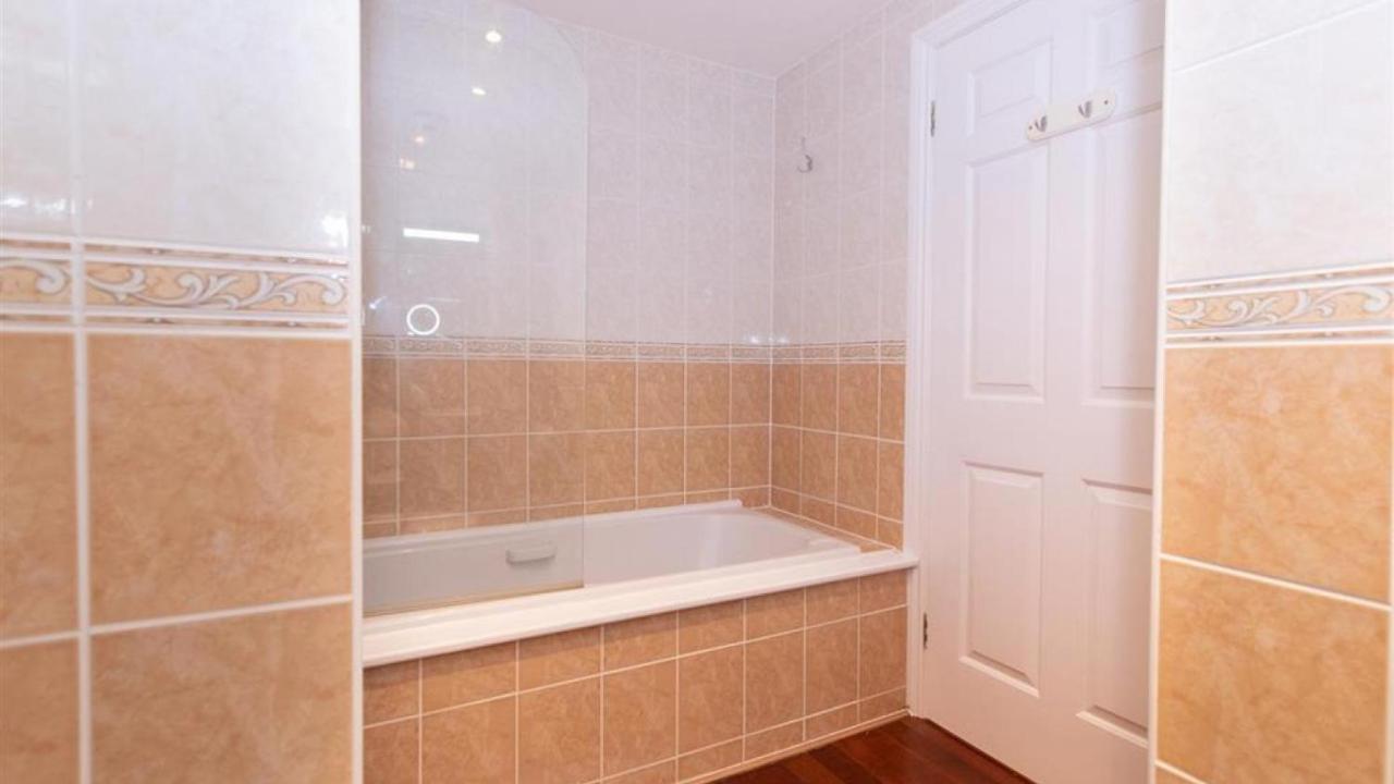 Bryn Y Mor 23 Caldey House Holiday home Tenby