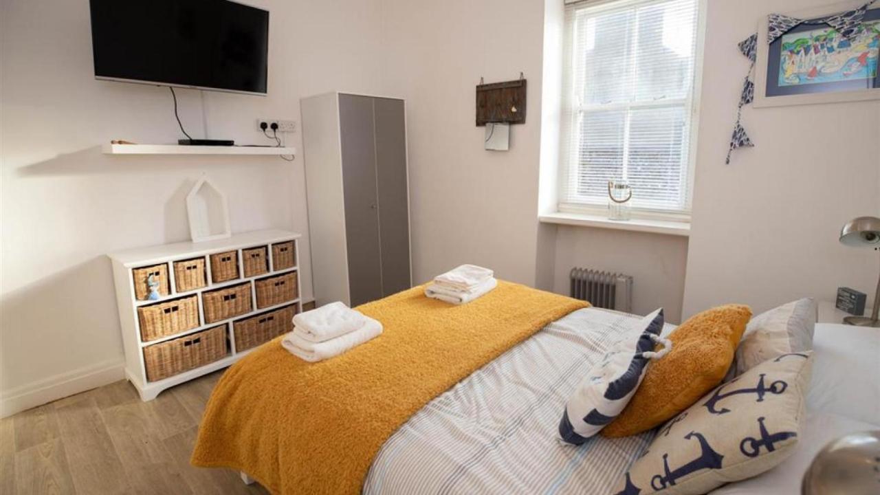 Royal Victoria Court 11 * Tenby