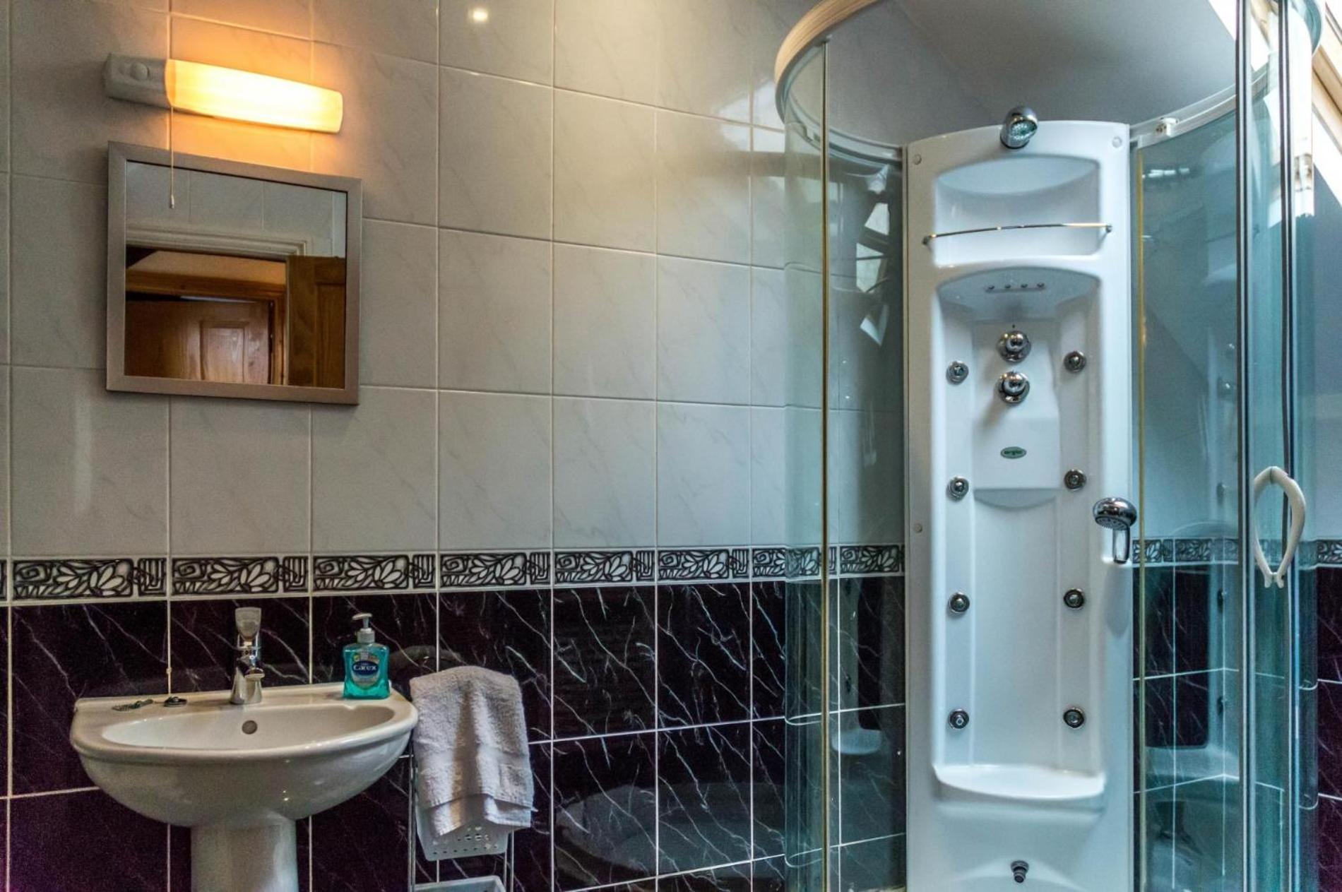 The - 1 Bedroom - Holiday home *
