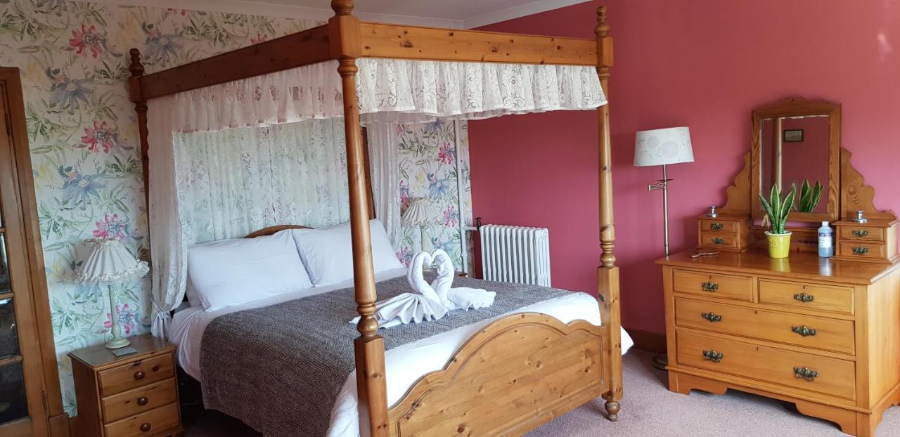 Bed & Breakfast Wychwood House Penally