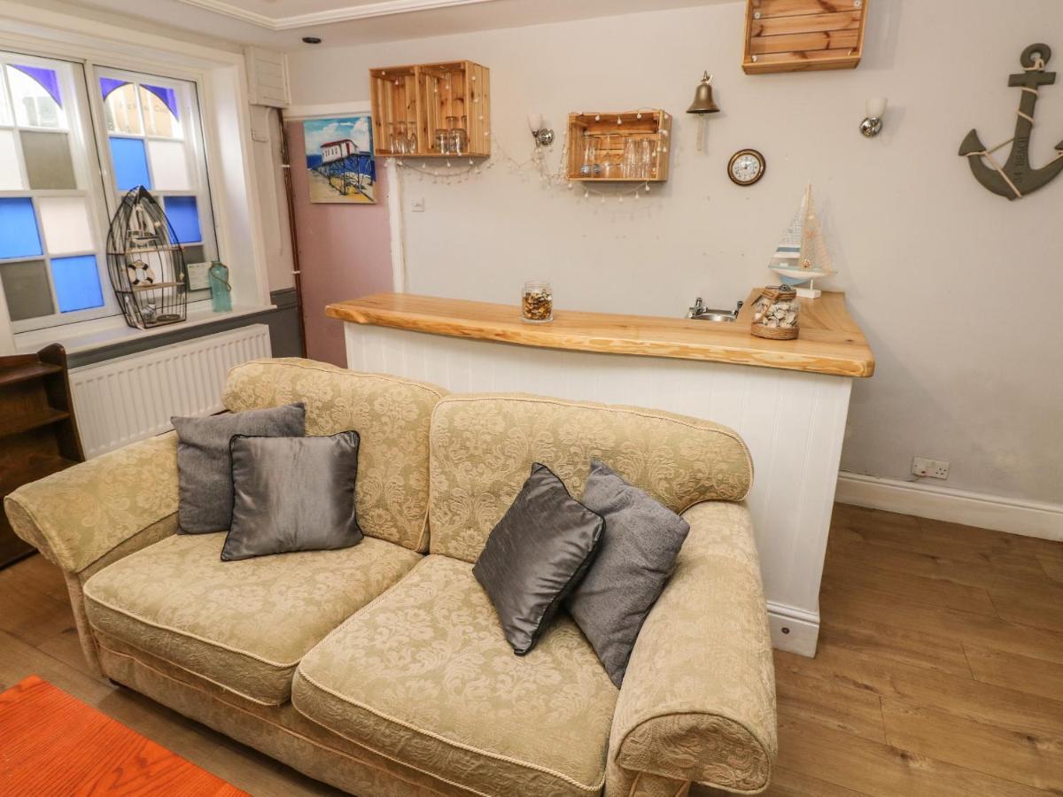 Studio Apartment *