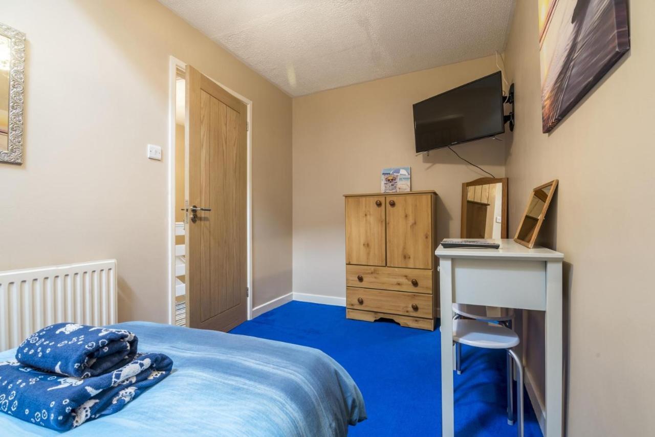 Harry's - 2 Bedroom - Apartment Tenby