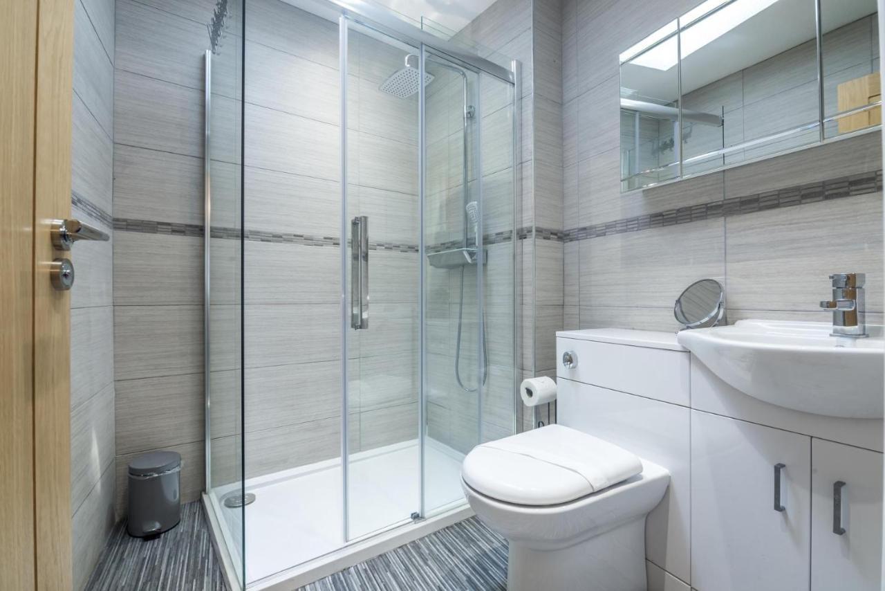 Harry's - 2 Bedroom - *