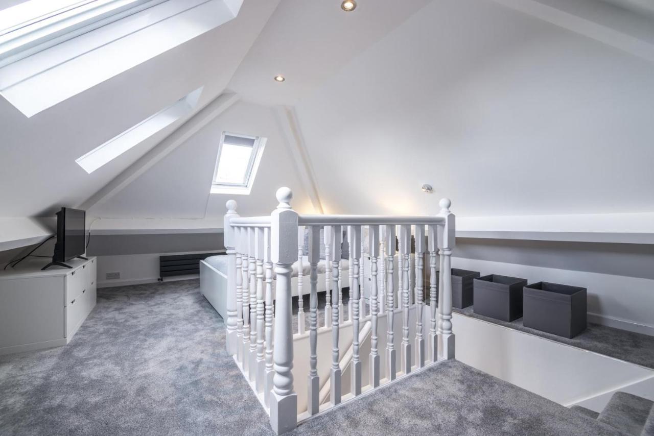 Mayfield House - 4 Bedroom House - *