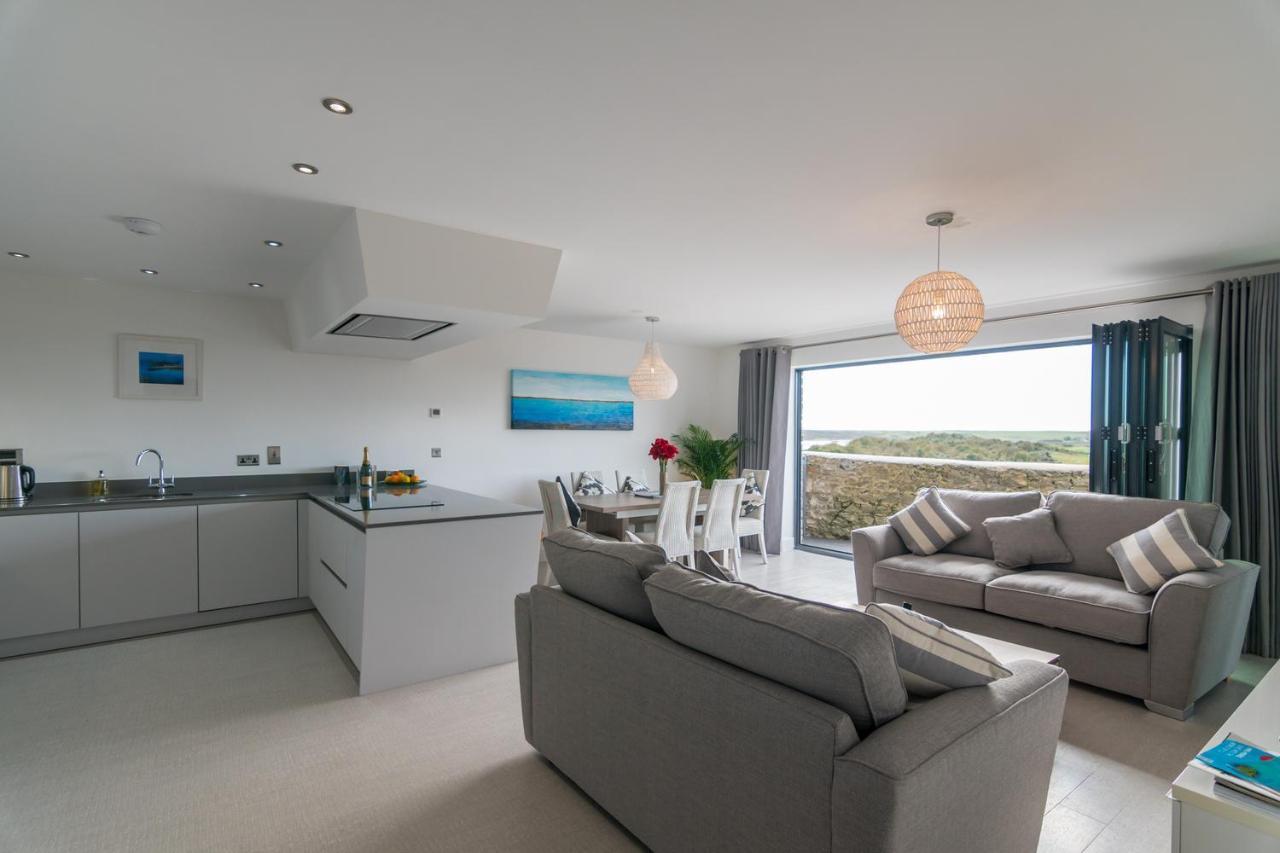 Apartment 3 Waterstone House - Sea Front Apartment, Hot Tub