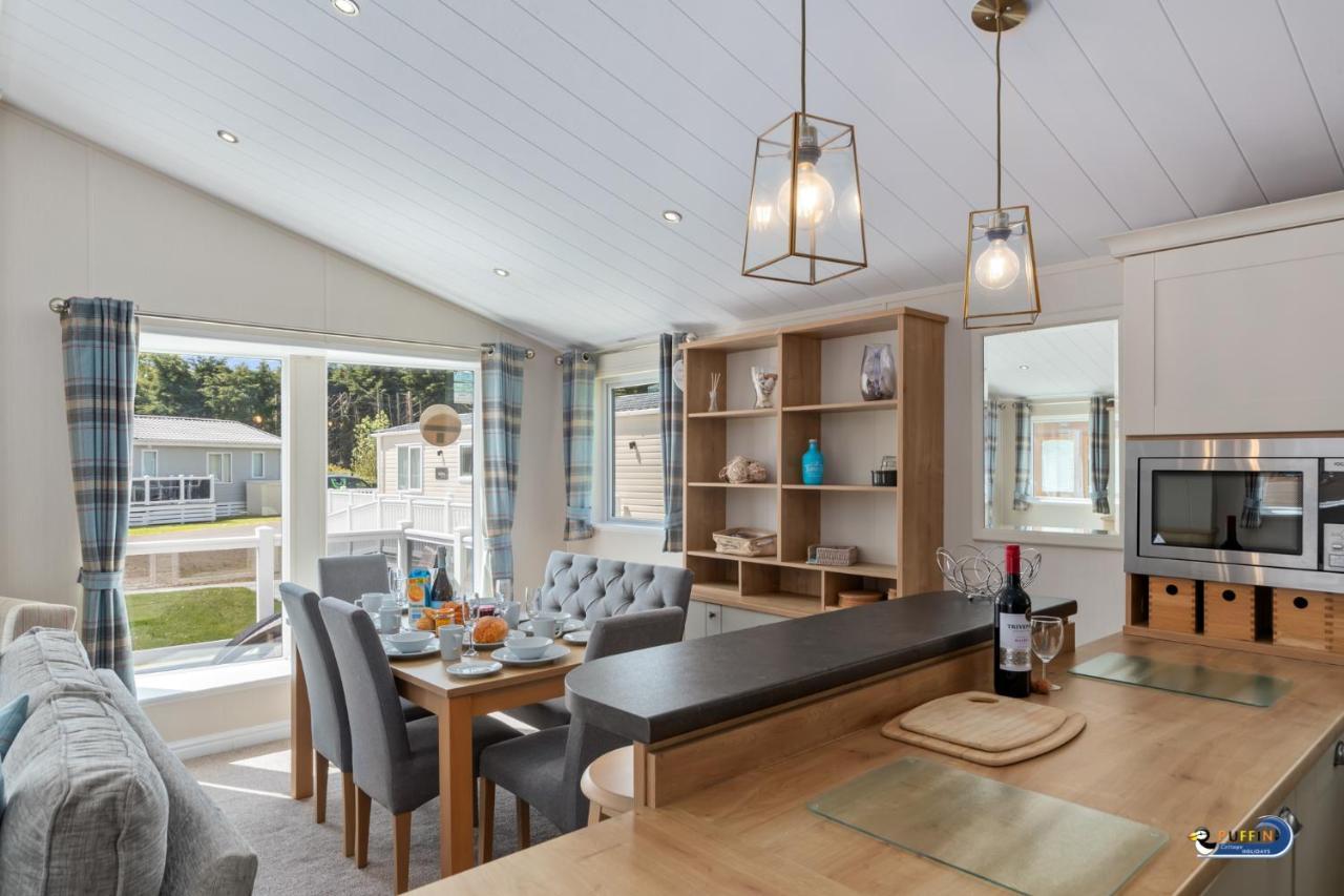 St Mary's View - Luxury Lodge, Short Walk To Beach, Parking Holiday home Tenby