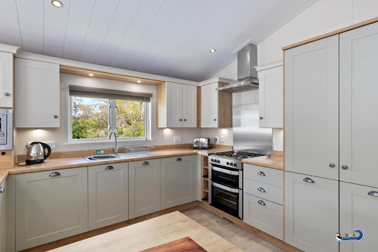 St Mary's View - Luxury Lodge, Short Walk To Beach, Parking