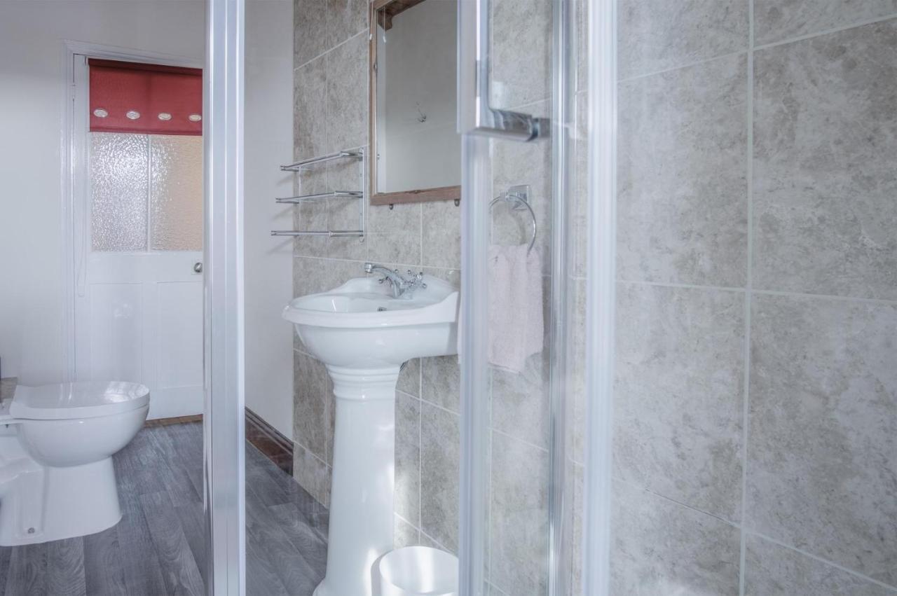 Dragons Den - 2 Bedroom - *