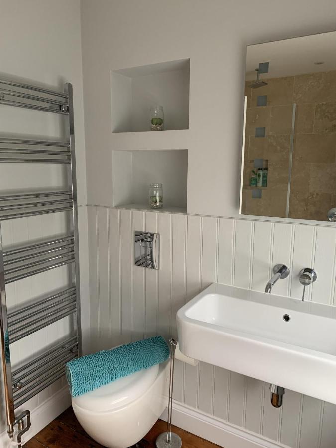 Wonderful And Parking, Pets Allowed Tenby