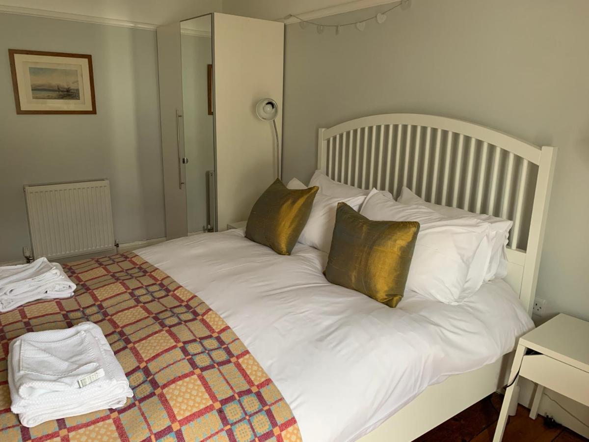 Wonderful And Parking, Pets Allowed Tenby