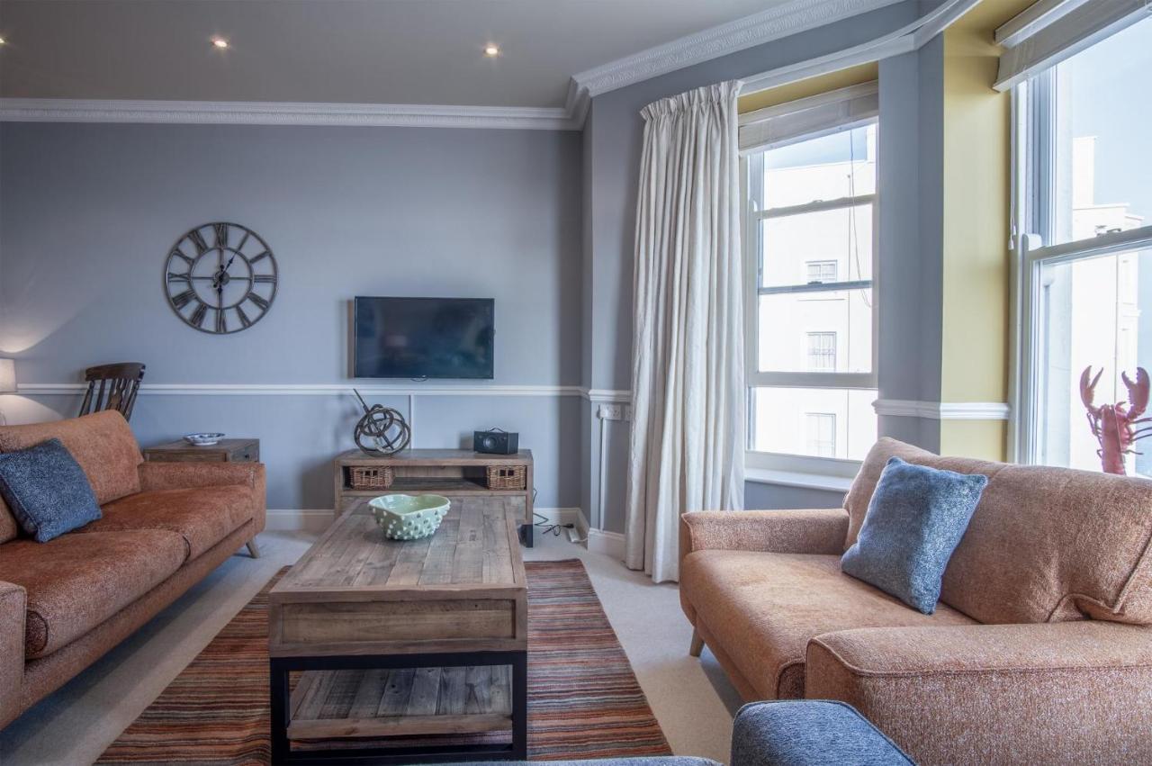 Judith's View - 3 Bedroom - Apartment Tenby