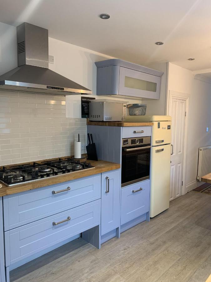 Hobbes Cottage, Pets Allowed * Tenby