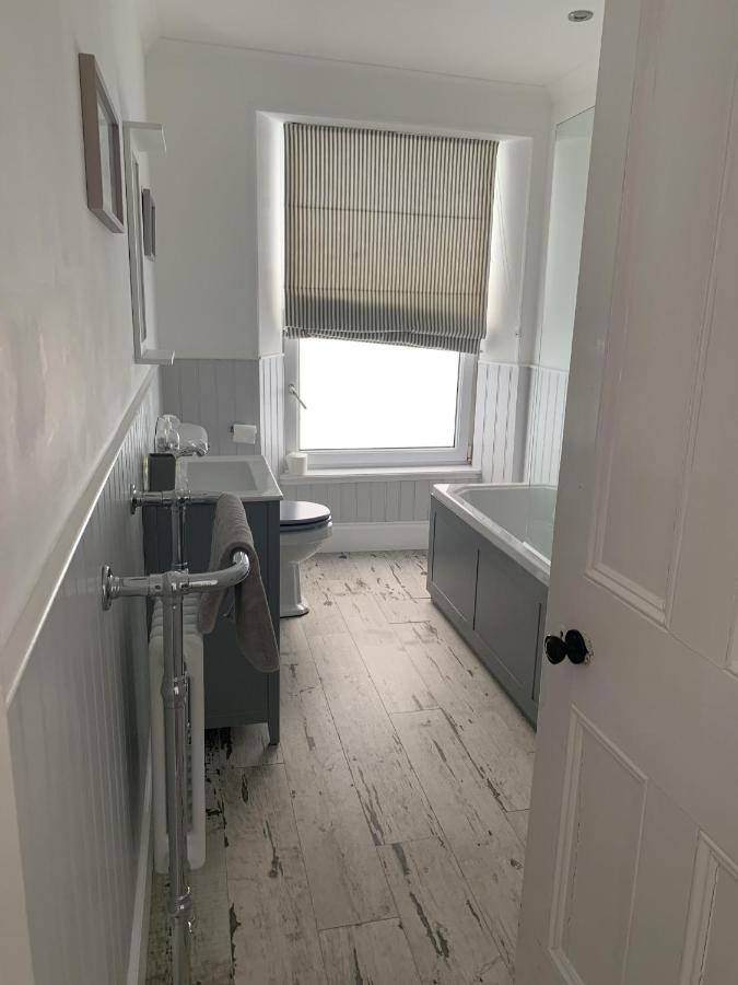 Holiday home Hobbes Cottage, Pets Allowed Tenby