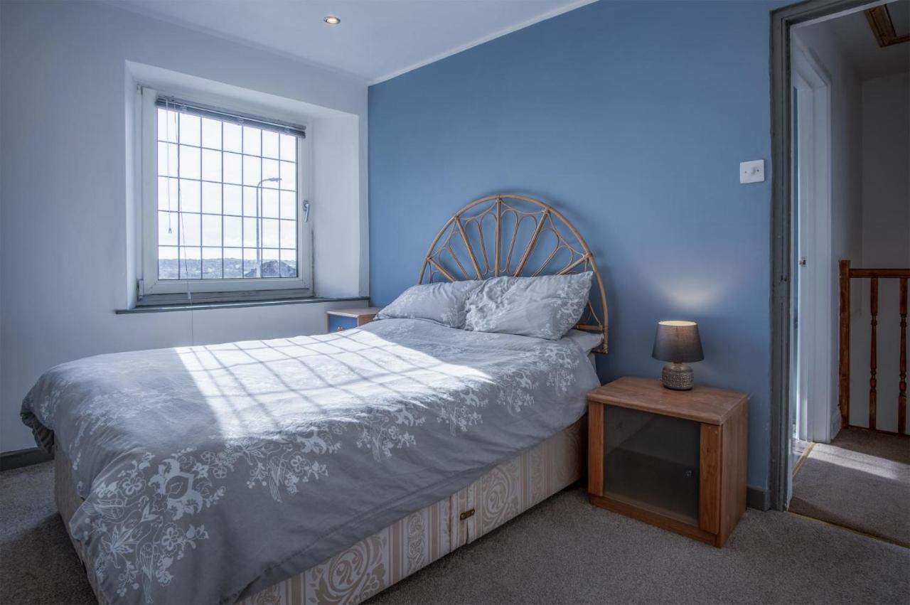 Cambrian - 3 Bedroom - * Tenby