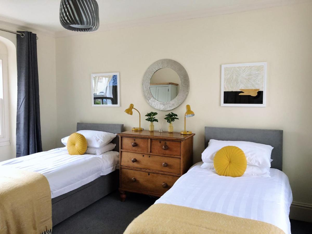 Stunning & Spacious House In Holiday home *