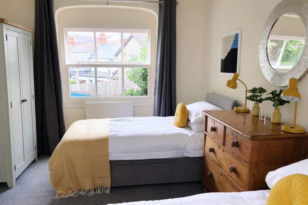 Stunning & Spacious House In Tenby