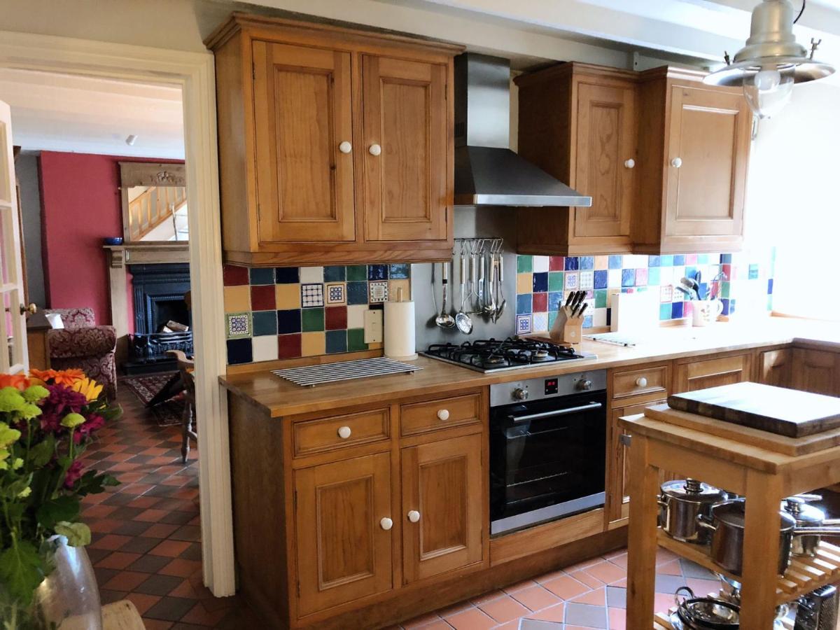 Stunning & Spacious House In Tenby