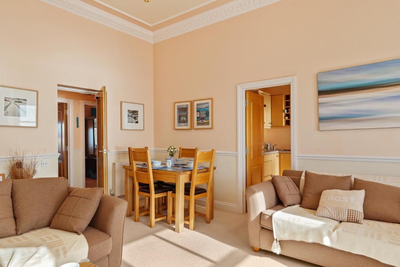 7 South Court - Sea Front With Spectacular Sea Views Apartment Tenby