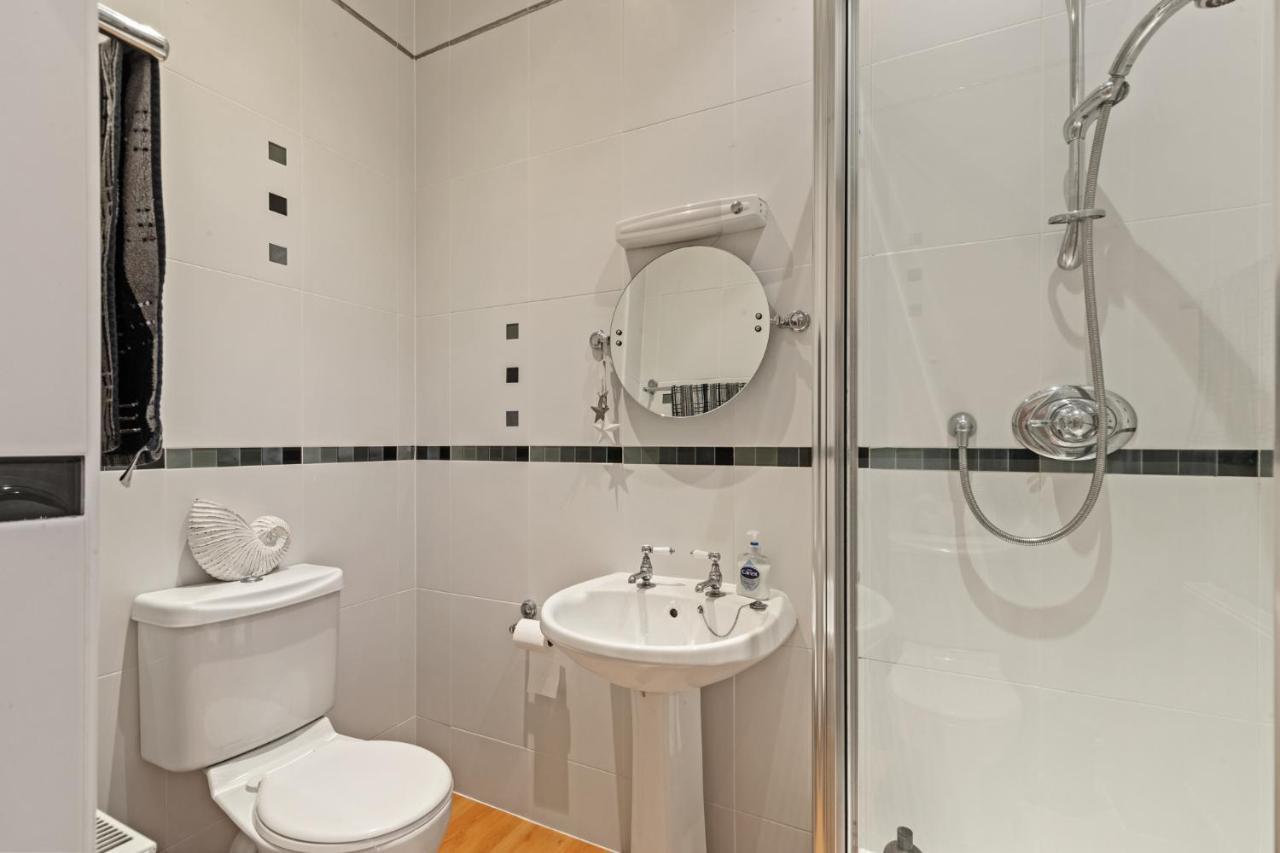 7 South Court - Sea Front With Spectacular Sea Views *