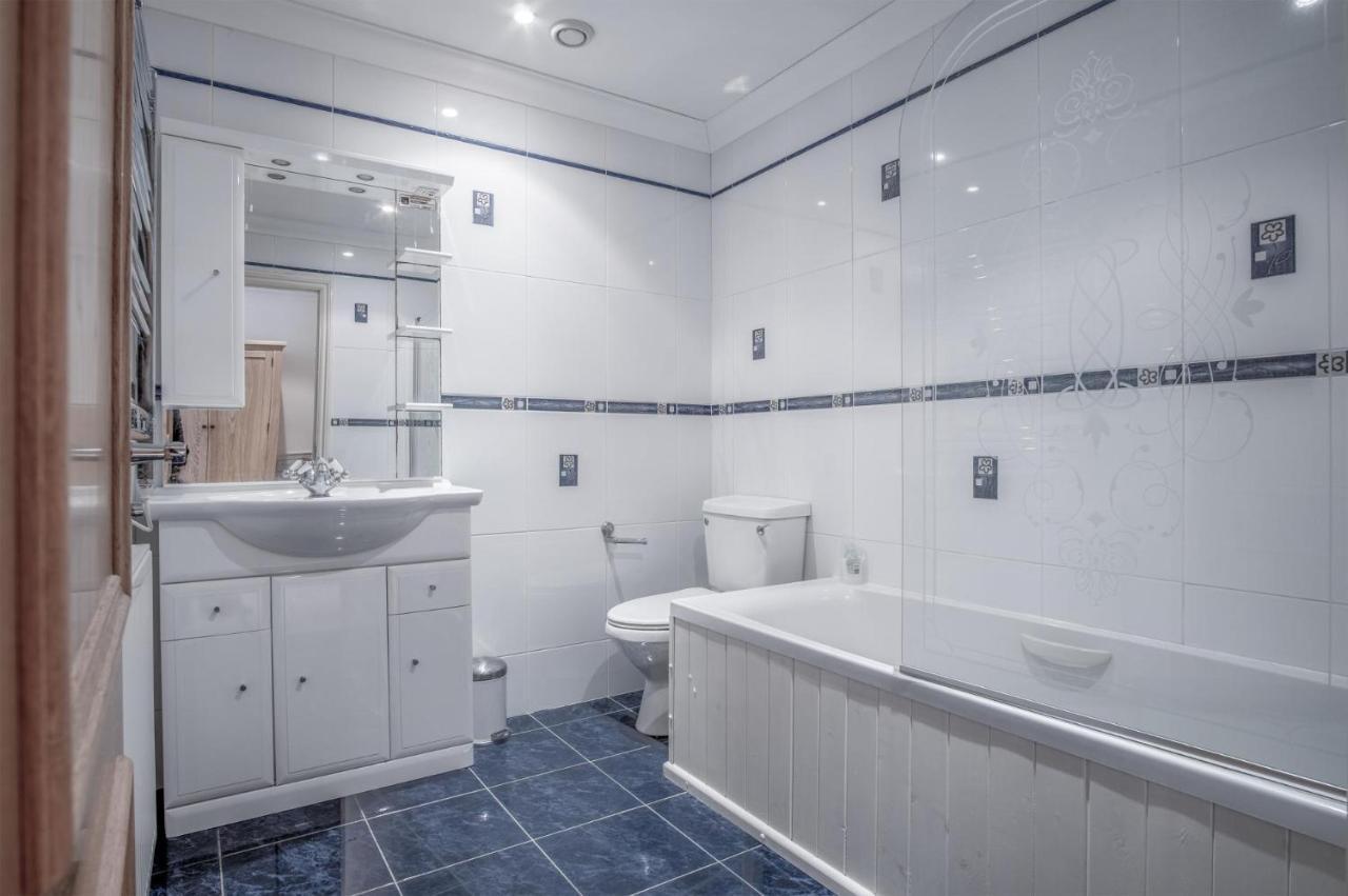 South View - 2 Bedroom - Apartment Tenby