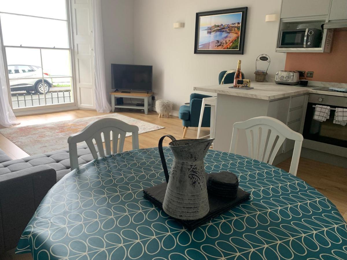 Beautiful Flat With Harbour Views * Tenby