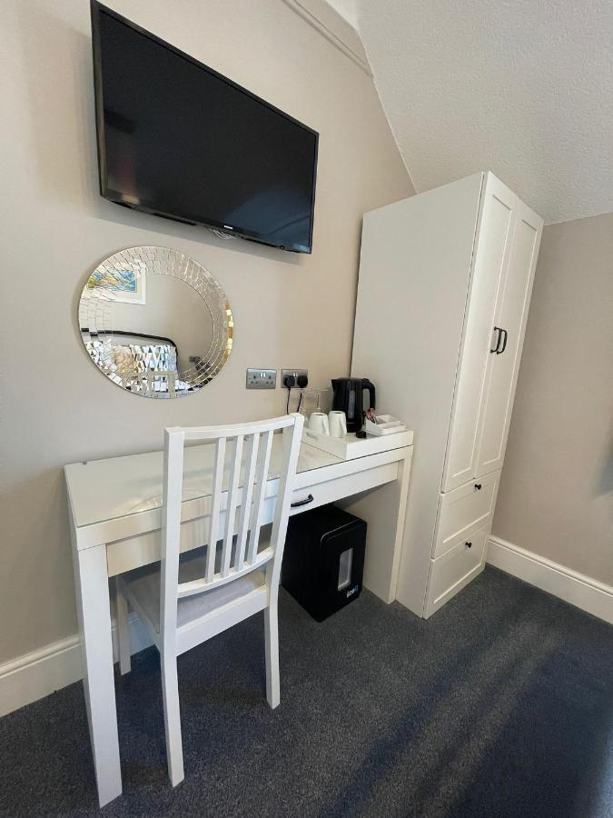 Ivy Bank Guest House, *
