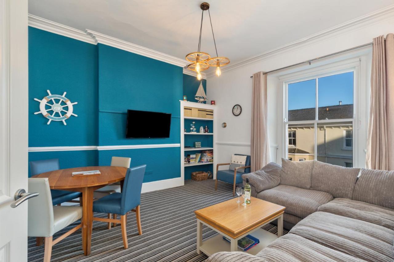 Sail - Beautiful Apartment, Minutes Walk To And Town Centre Tenby