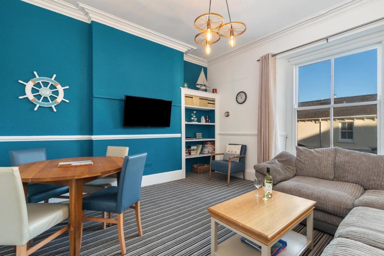Sail - Beautiful Apartment, Minutes Walk To And Town Centre Tenby