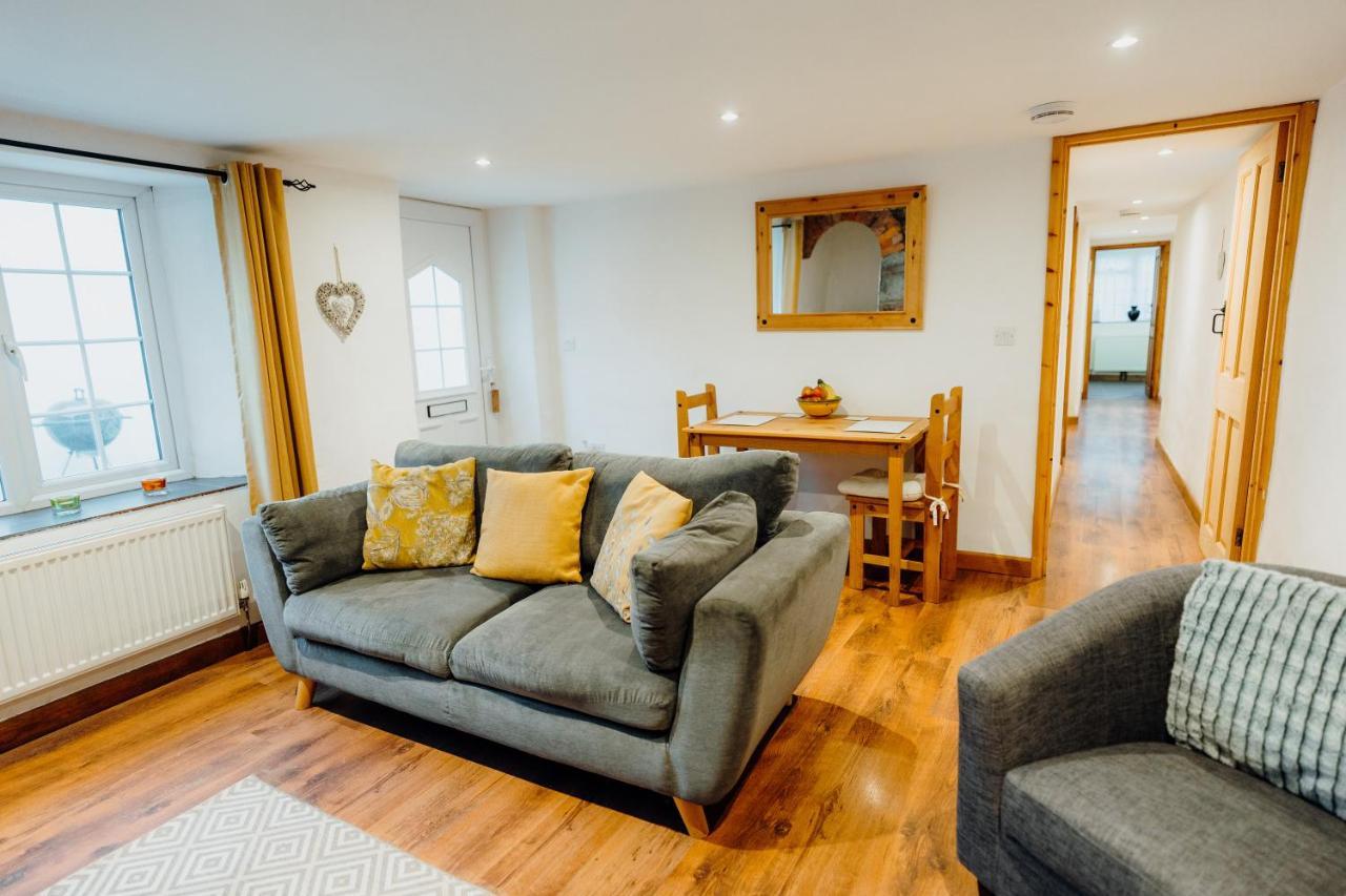The Bakehouse - Cosy Conversion With Outdoor Sauna * Tenby