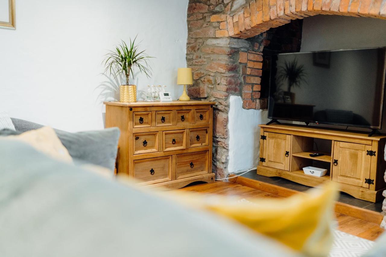 The Bakehouse - Cosy Conversion With Outdoor Sauna Tenby