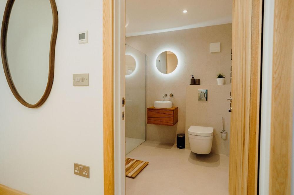 Beavers Lodge. Luxury With Hot Tub * Tenby