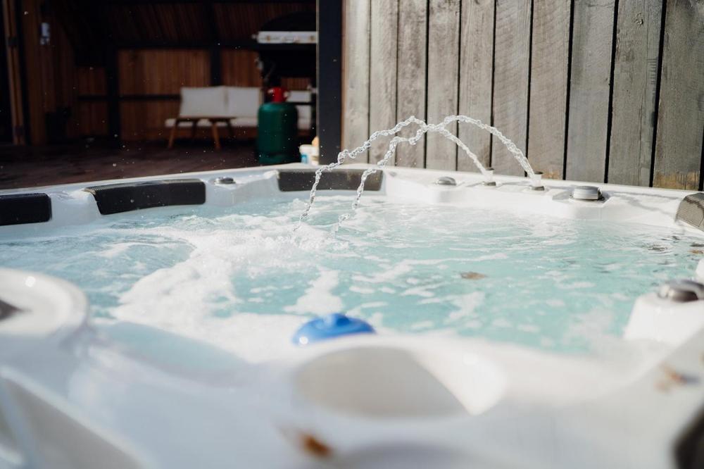 Beavers Lodge. Luxury With Hot Tub * Tenby