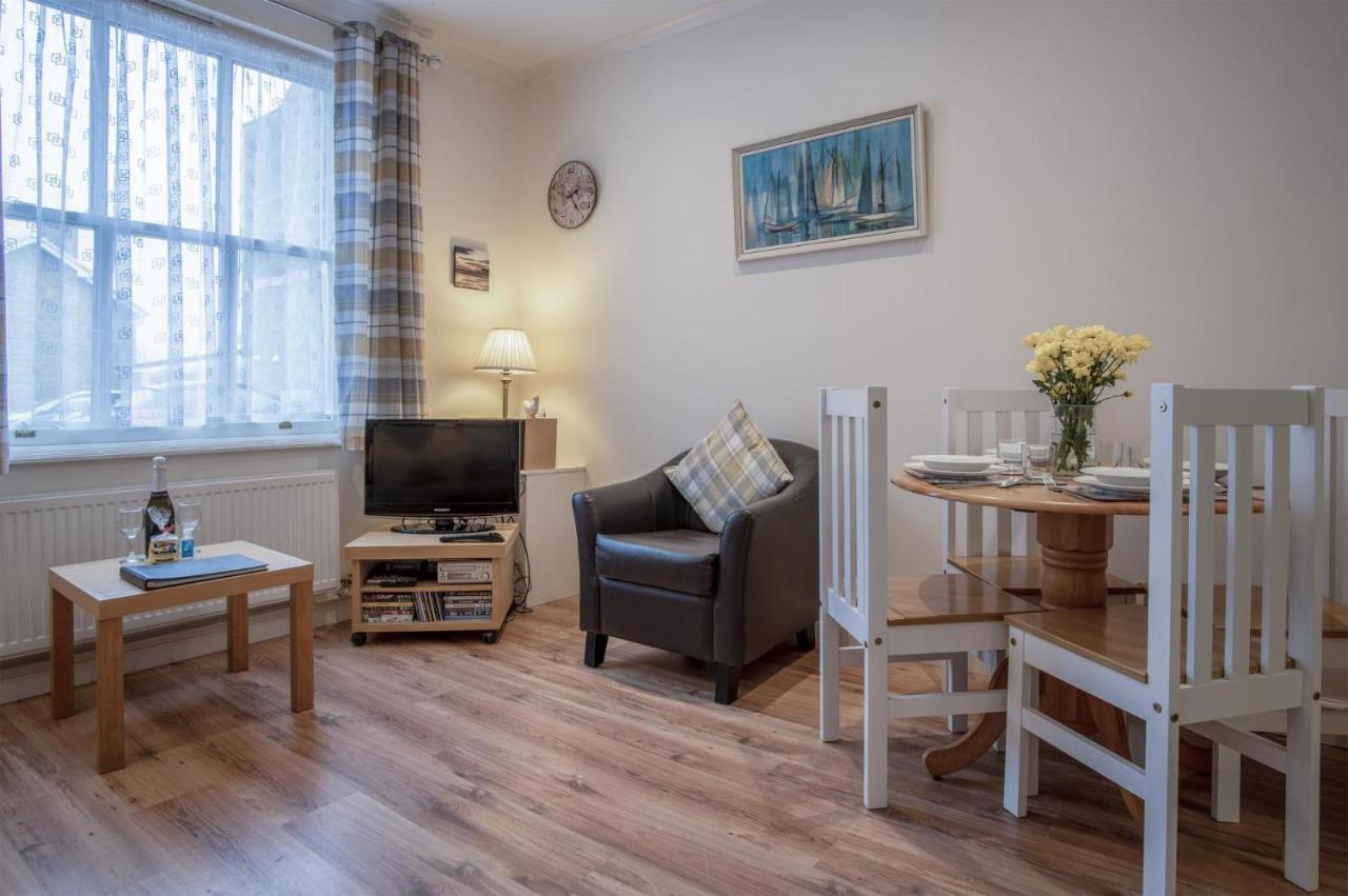 Arcadia - 1 Bedroom - * Tenby