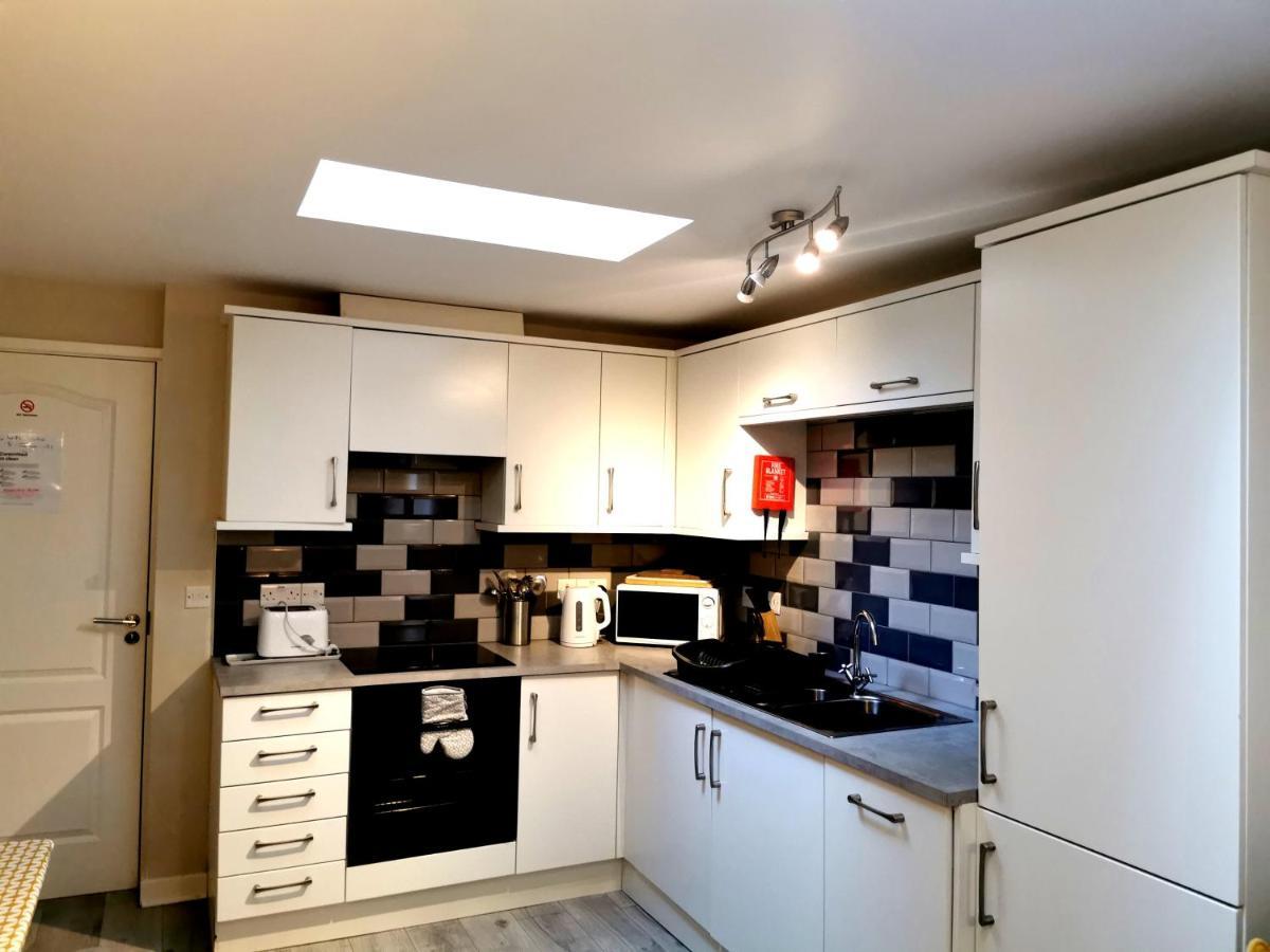 Sunflower Apartment, Family Near In Pembrokeshire Apartment