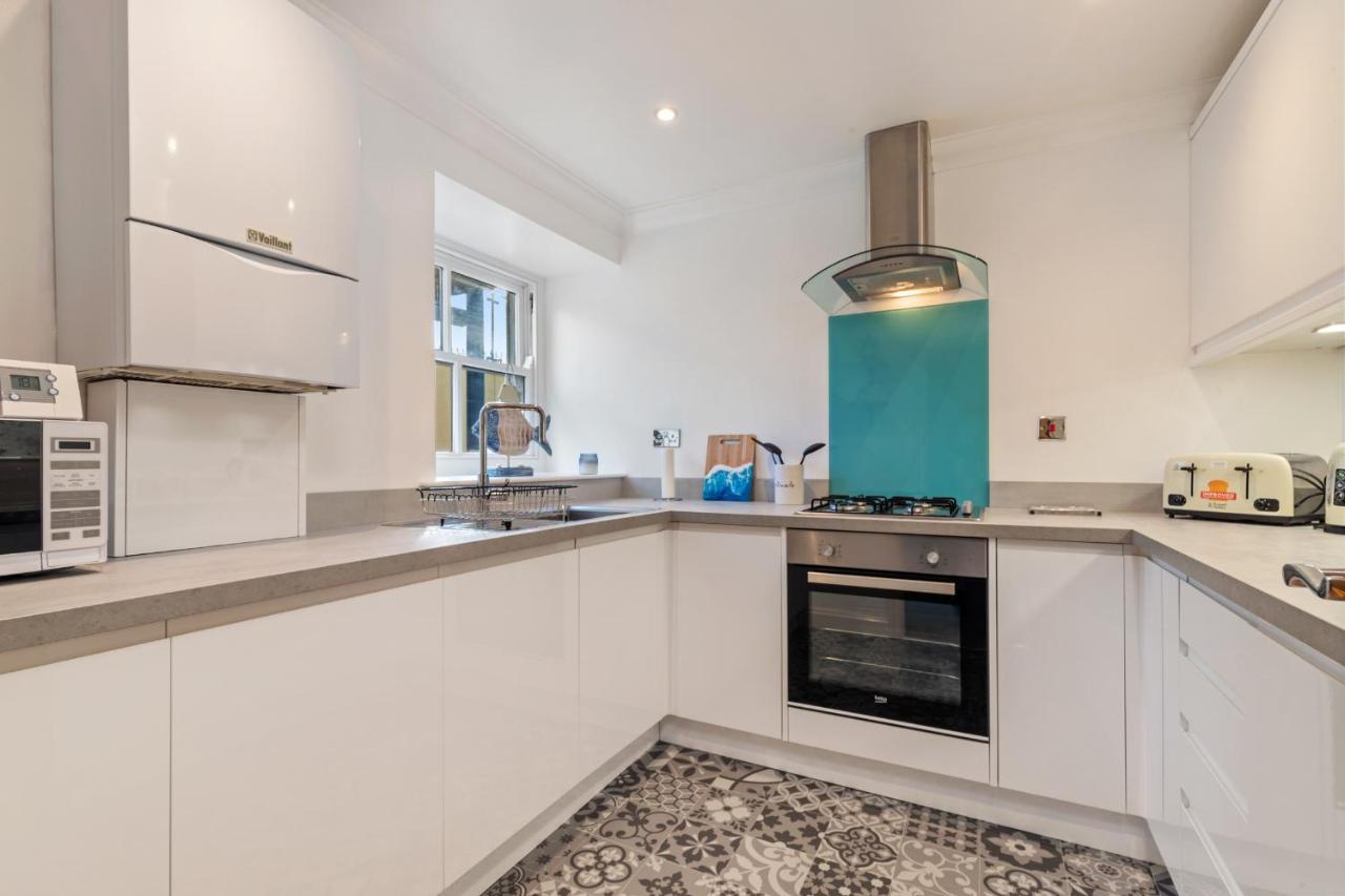 Apartment 3 South Court - Cosy Seafront *
