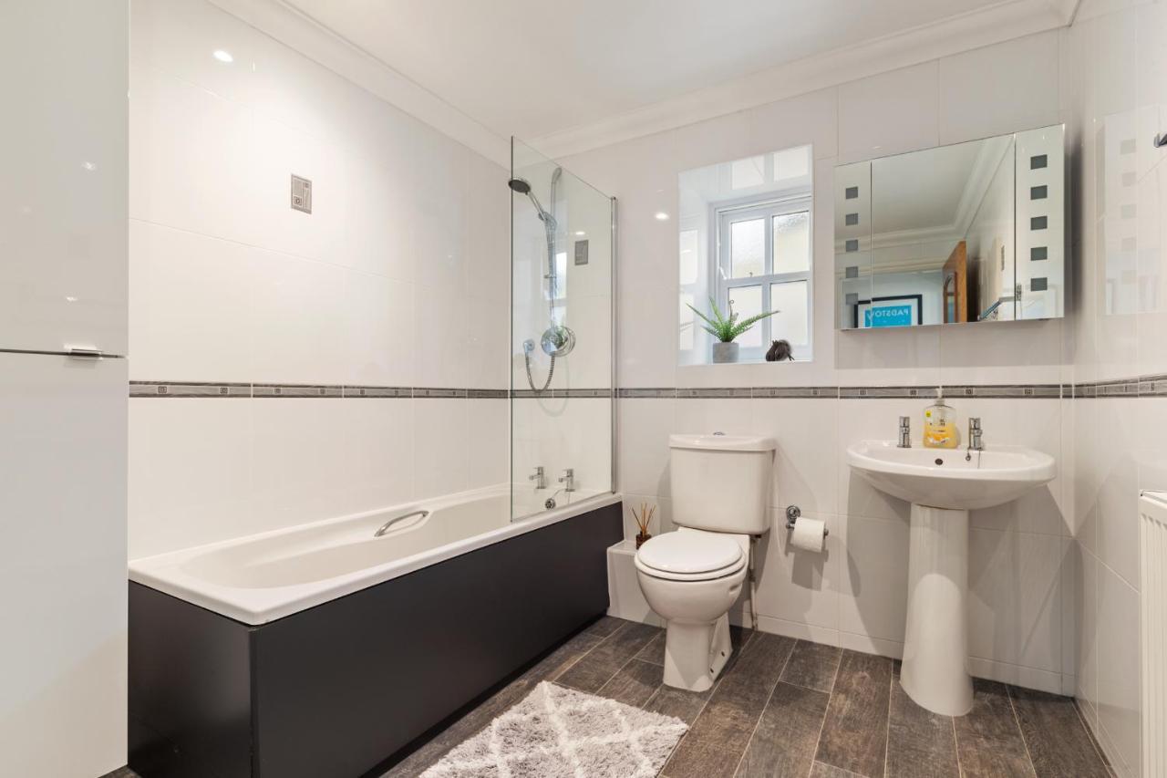 3 South Court - Cosy Seafront *