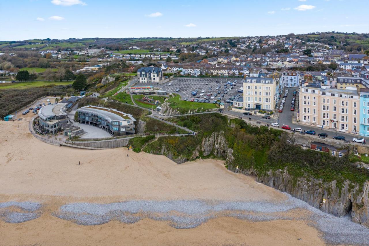 3 South Court - Cosy Seafront Apartment *