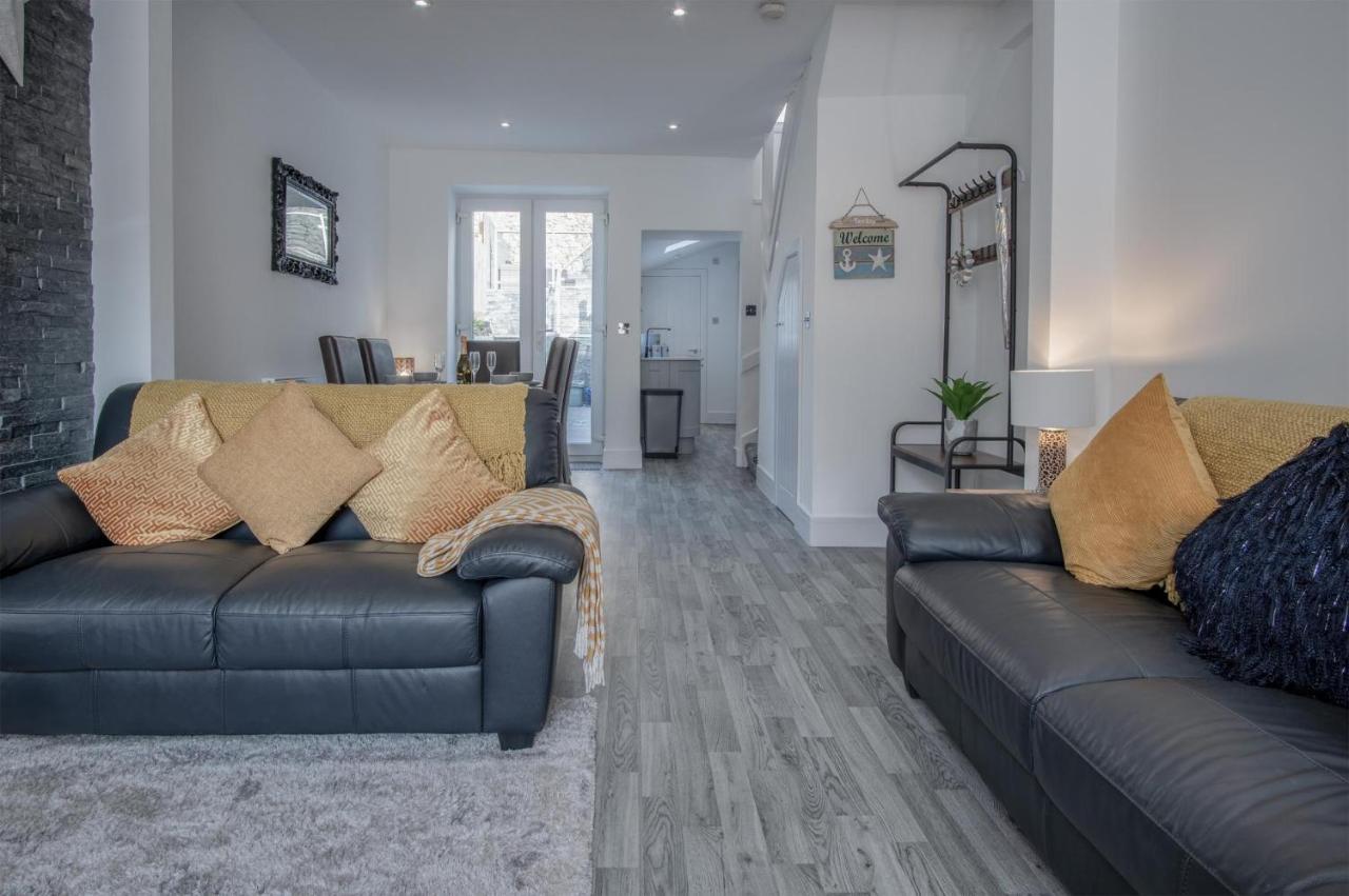 Hawtree - 2 Bedroom - * Tenby